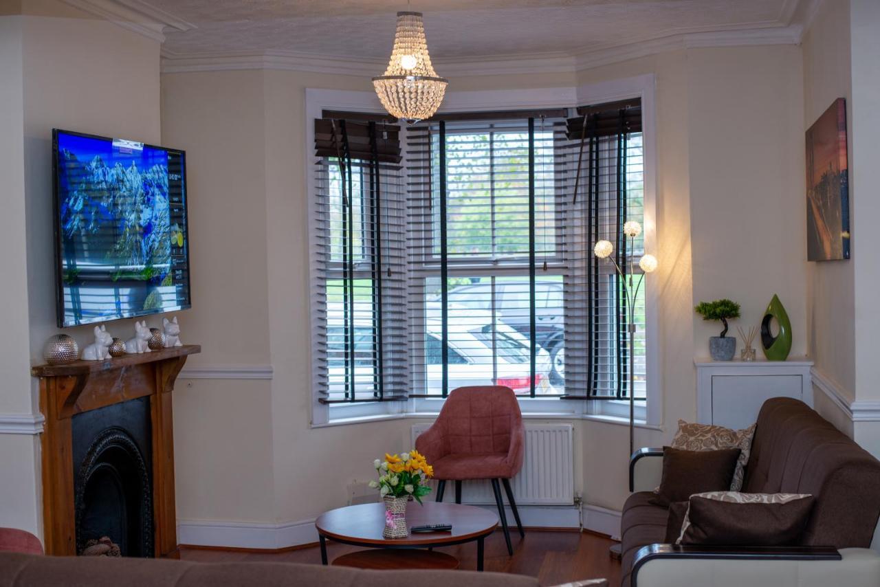 Royale Green View House- Free Parking, Wifi, Perfect For Contractors And Holiday Northampton Exterior foto